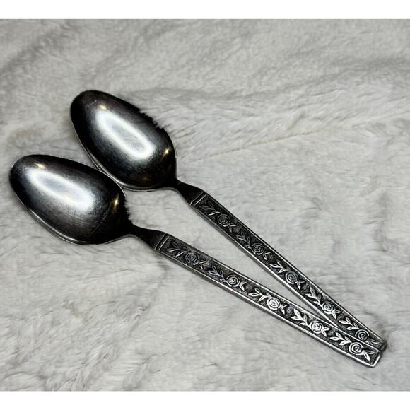 2 Interpur Stainless Flatware Korea FLORENZ 8 Petal Flower Spoons Fleur de Lis - Picture 2 of 4